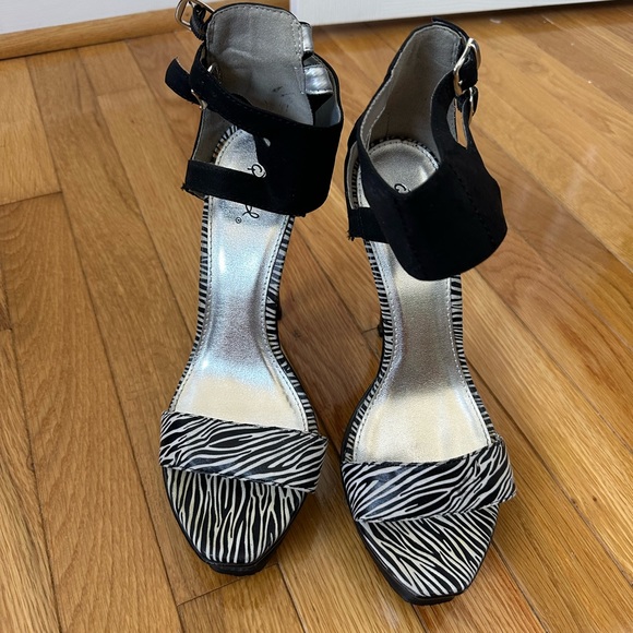 Qupid Platform Zebra Heels Size 9 - Picture 2 of 9